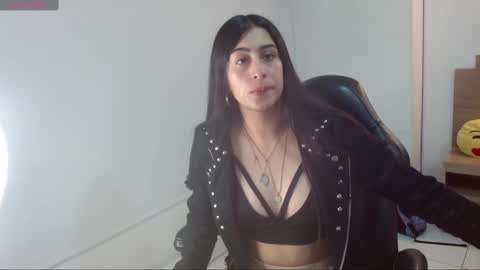 katty_love01 online show from February 11, 2025, 3:38 pm