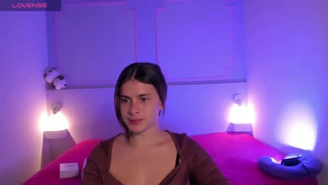 Kaylajonnes2 online show from December 7, 2024, 1:55 pm