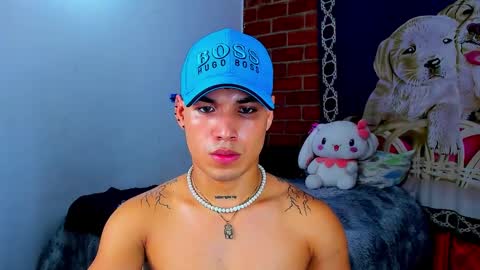 ken_colombiano online show from December 13, 2024, 2:03 am