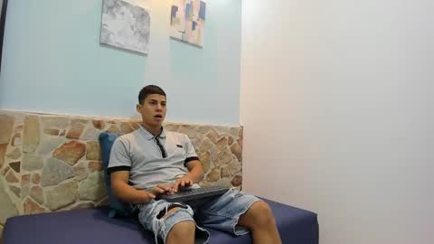 kevin_hott19 online show from December 27, 2024, 12:39 pm