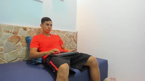 kevin_hott19 online show from December 10, 2024, 12:22 pm