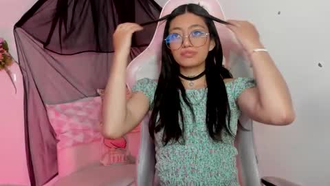 kim_valdez_ online show from February 1, 2025, 11:53 am