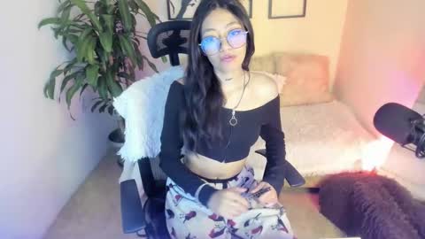 kim_valdez_ online show from January 27, 2025, 12:00 pm