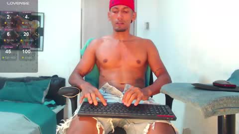 kiran_01 online show from November 18, 2024, 10:34 pm