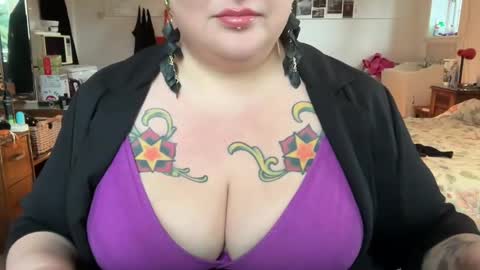 kisstheviolets online show from January 27, 2025, 12:43 pm