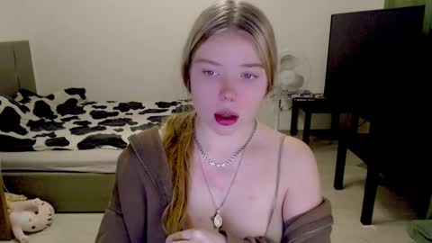 Jennyblonde and Emmabrunette online show from December 13, 2024, 4:13 am