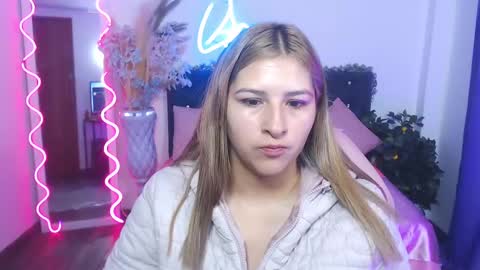 konny_tay online show from December 23, 2024, 11:39 am