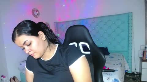 kriss_sweetboobs online show from November 23, 2024, 12:42 pm