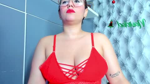 krystalmoss online show from December 9, 2024, 12:23 pm