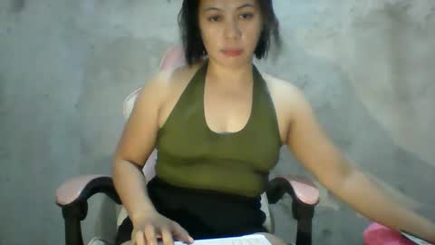 ladyrheinna online show from November 13, 2024, 2:04 am