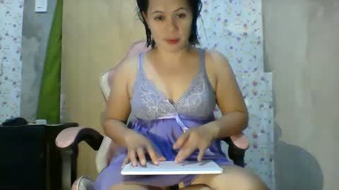 ladyrheinna online show from November 18, 2024, 1:16 am