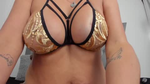 Lailacastillo online show from January 14, 2025, 1:08 pm