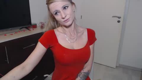 LaMadrina006 online show from November 24, 2024, 9:22 pm