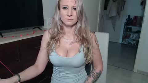 LaMadrina006 online show from January 6, 2025, 8:51 am