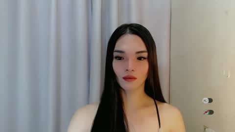 lanawyatt_ online show from December 2, 2024, 2:08 pm