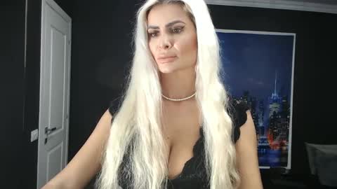 laras_moans online show from November 23, 2024, 10:32 am