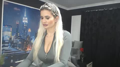 laras_moans online show from December 29, 2024, 9:11 am