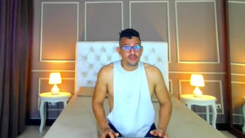 latin_bigmuscle1 online show from January 9, 2025, 3:24 pm