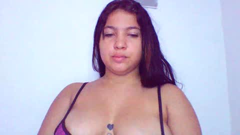 Laura vergara1 online show from December 15, 2024, 10:09 pm