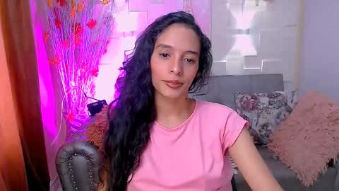 lauraa_miss18 online show from January 10, 2025, 4:37 pm