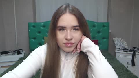 LauraHlot online show from December 1, 2024, 6:33 pm