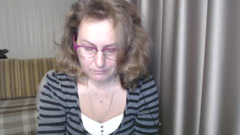 Lauraoven1 online show from December 17, 2024, 7:31 am