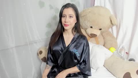 laure_li online show from December 28, 2024, 8:16 pm