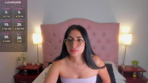 laurenn_smitth online show from November 12, 2024, 12:28 pm