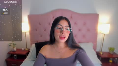 laurenn_smitth online show from November 14, 2024, 12:43 pm