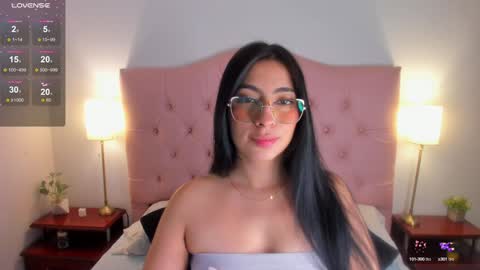 laurenn_smitth online show from December 7, 2024, 12:39 pm