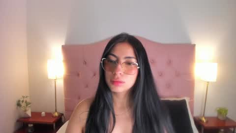 laurenn_smitth online show from November 24, 2024, 12:30 pm