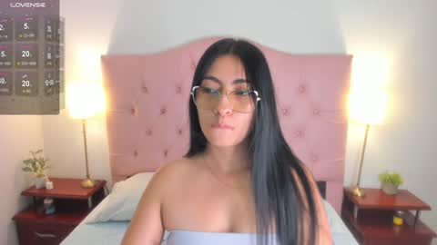 laurenn_smitth online show from January 9, 2025, 12:39 pm