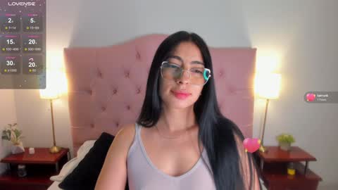 laurenn_smitth online show from December 9, 2024, 12:34 pm