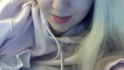 layannalea online show from December 13, 2024, 2:36 am