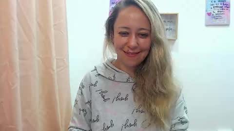 leah_susman online show from December 5, 2024, 1:45 am