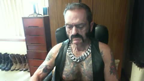 leathergreaser online show from January 3, 2025, 3:23 am