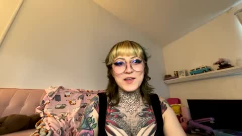 Leia Megan online show from December 13, 2024, 5:49 pm