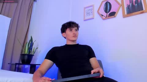 liam_conorr online show from November 19, 2024, 12:14 pm