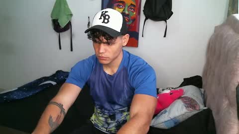 liamtravis__1 online show from November 17, 2024, 1:14 pm