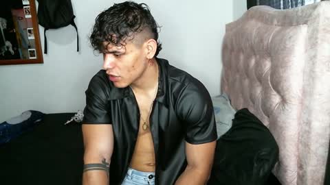 liamtravis__1 online show from December 20, 2024, 2:08 pm