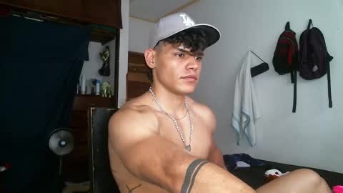 liamtravis__1 online show from November 27, 2024, 6:57 pm