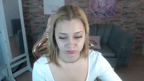 lili_roberts_b online show from January 4, 2025, 12:42 pm