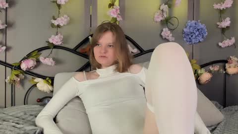 hi guys Im new here Im 18 years oldIve never had sex online show from December 1, 2024, 2:26 pm