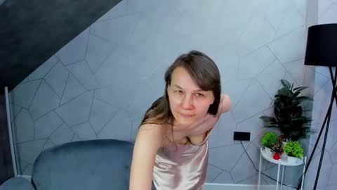 lillian_white1 online show from December 15, 2024, 1:09 am