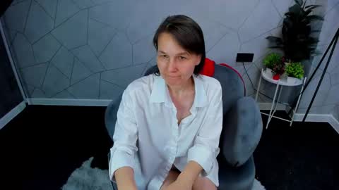 lillian_white1 online show from December 15, 2024, 1:17 pm