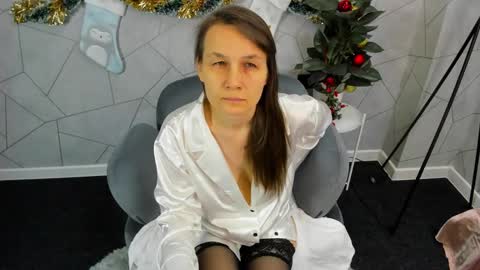 lillian_white1 online show from January 3, 2025, 1:02 am