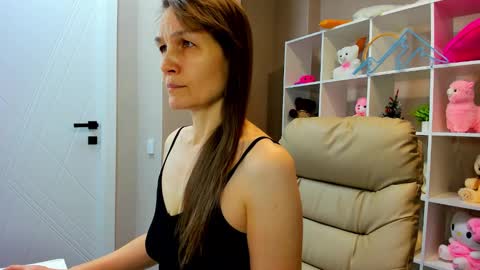 lillian_white1 online show from January 5, 2025, 1:19 am