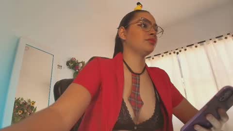 Lillyfox18 online show from December 31, 2024, 7:06 pm