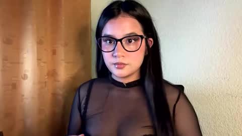 lilprincessxoxo_ online show from January 26, 2025, 6:46 am