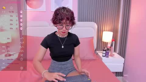 linda_sofi__ online show from February 12, 2025, 8:13 pm